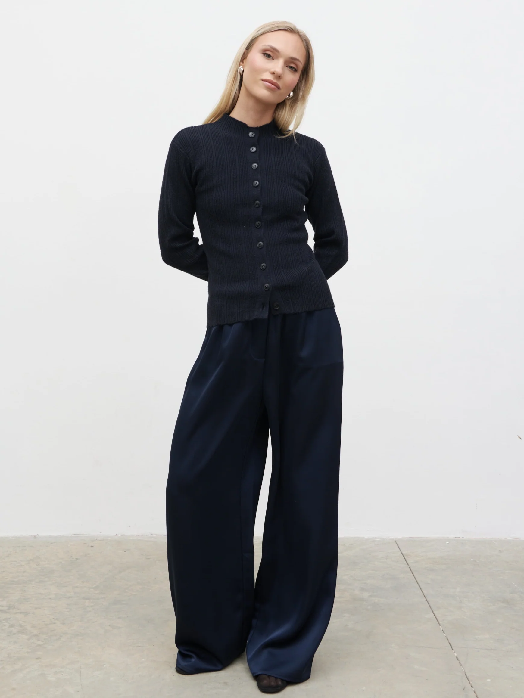 Ariana Fitted Knit Buttoned Cardigan - Navy