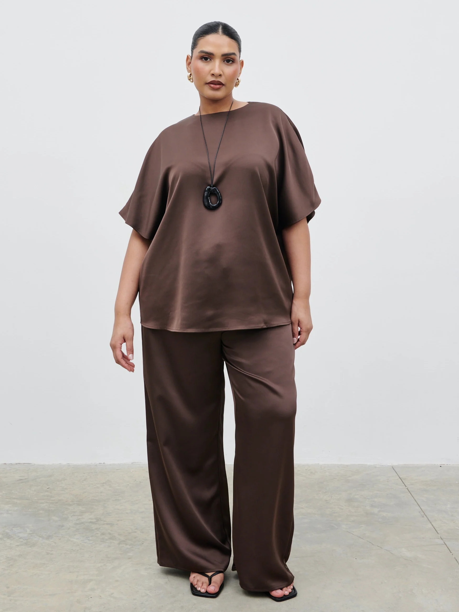 Breya Boxy Satin T-Shirt Curve - Chocolate Brown