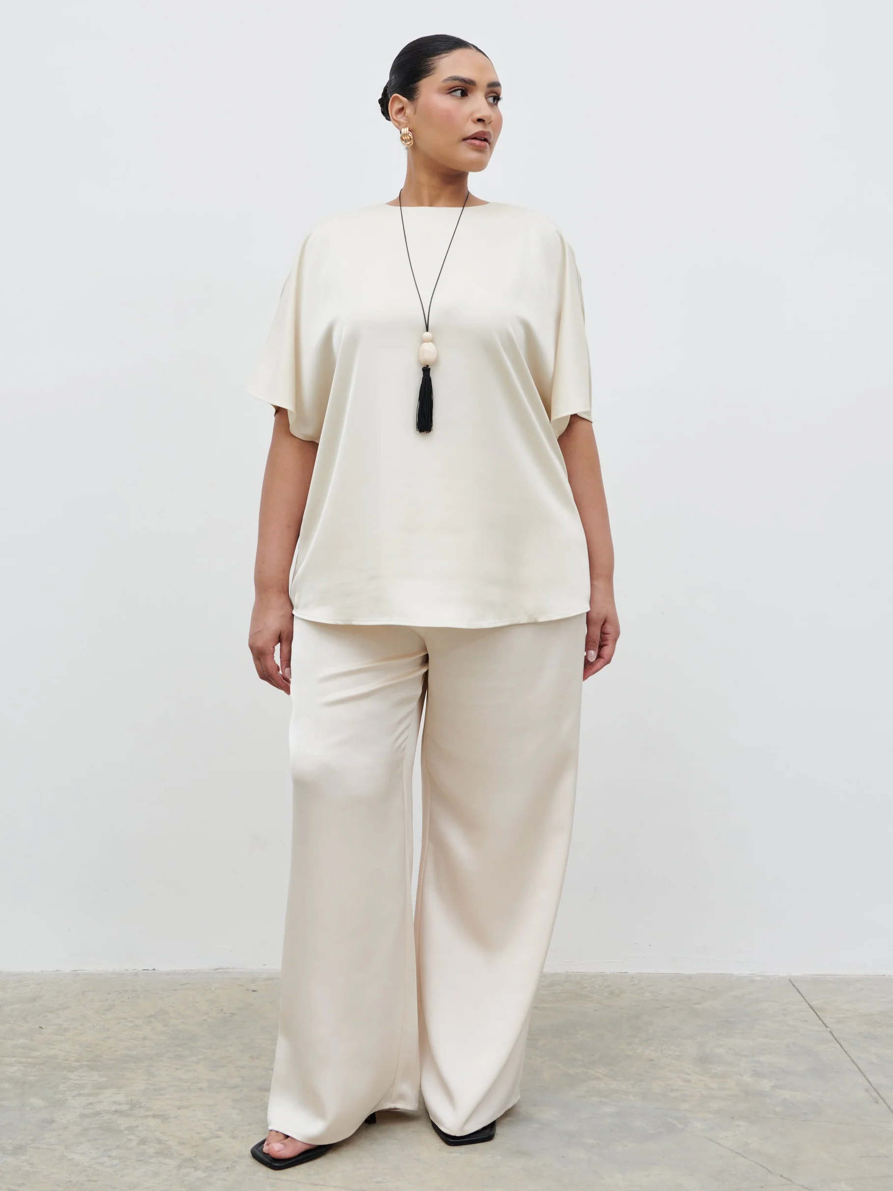 Breya Boxy Satin T-shirt Curve - Oyster