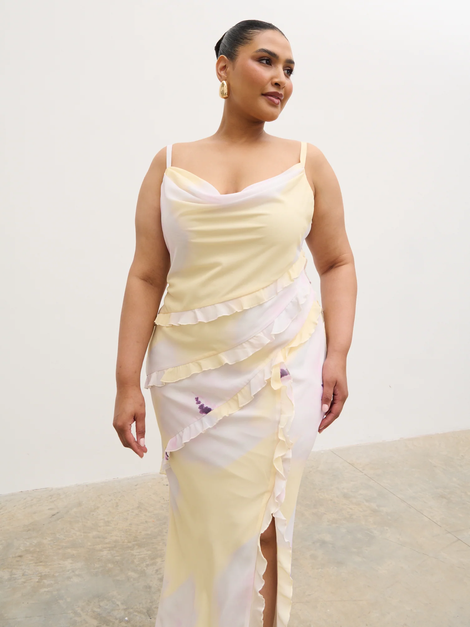 Constance Ruffle Maxi Dress Curve - Watercolour Poppy - Image 2