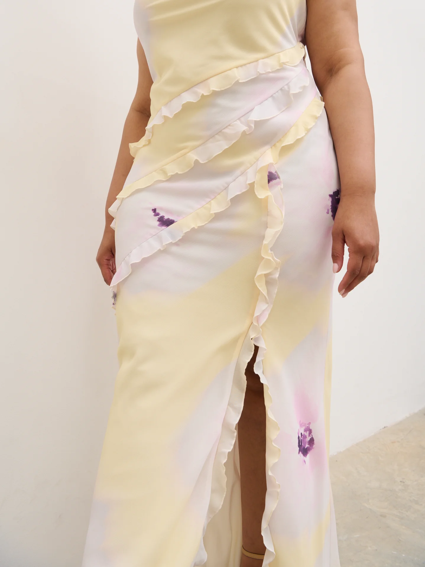 Constance Ruffle Maxi Dress Curve - Watercolour Poppy - Image 6